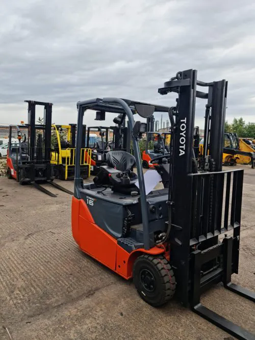 used warehouse forklift trucks