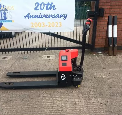 EP Powered pallet truck (04275)