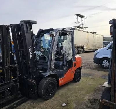 Toyota 02-8FGF30 (04724)